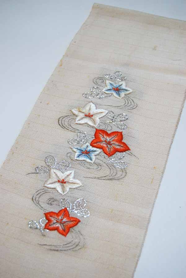 アンティーク 正絹  絽  刺繍半襟 夏 絽 正絹 刺繍半衿 音符 音楽 楽器 半襟 手刺繍 日本製【衿秀