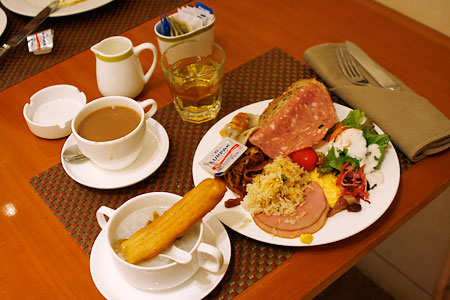 朝食だす。