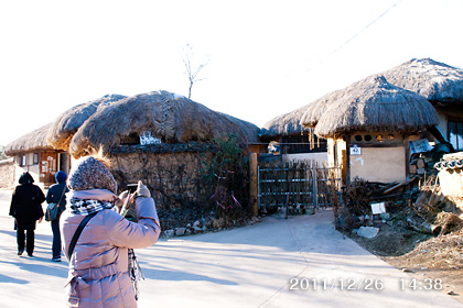 安東河回マウル_茅葺き屋根の家