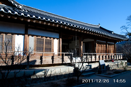 安東河回マウル_瓦屋根の家