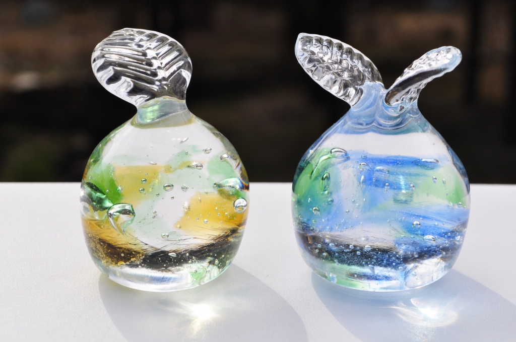 ガラス工芸品　香水瓶　木の実 ガラス工芸品香水瓶木の実