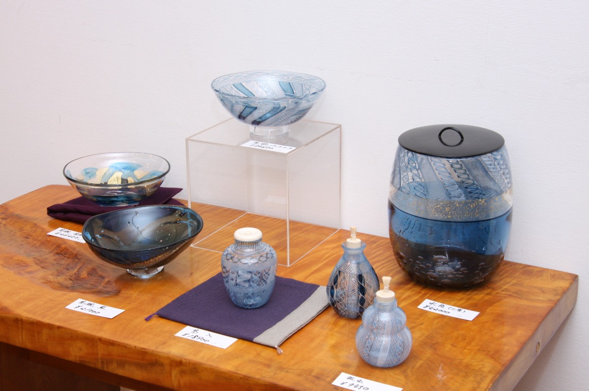 藤井哲信「藍のガラス」展始まりました。レースガラスが美しい | 新着 
