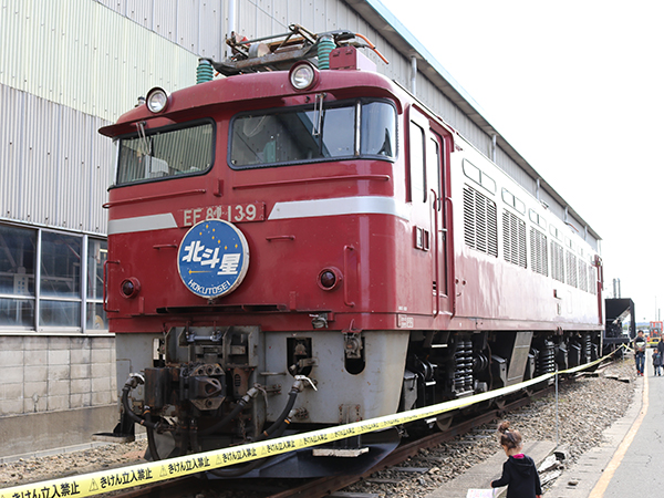 EF81