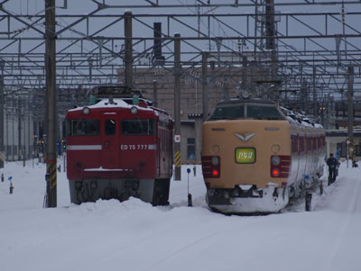 まさかのE653系里帰り。しかも国鉄特急色で。 | 親子鉄＆秋田の鉄道ブログ