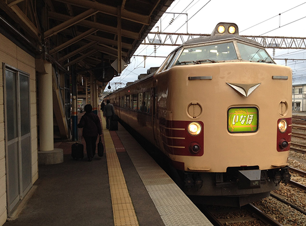 いまさら?特急いなほ485系1500番台(新潟T18編成)が入線 いまさら?特急いなほ485系1500番台(新潟T18編成)が入線