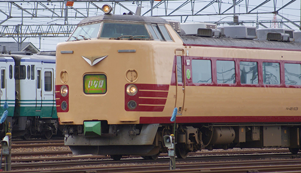 いまさら?特急いなほ485系1500番台(新潟T18編成)が入線 いまさら?特急いなほ485系1500番台(新潟T18編成)が入線