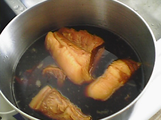 コトコト煮込みます。