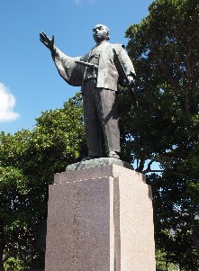 種子島時尭像