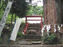 磐椅神社境内