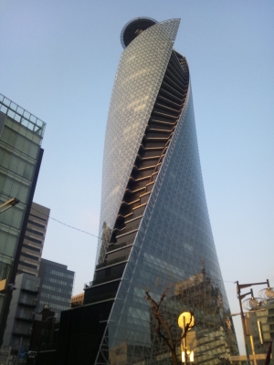 朝のHALビル