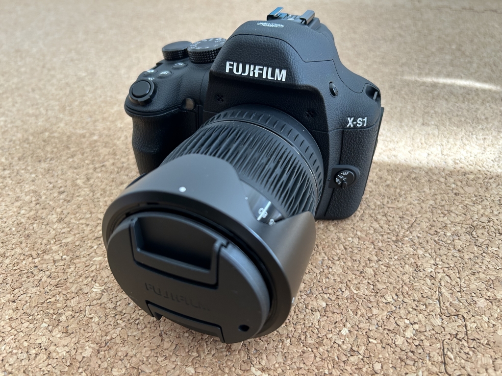 富士フイルム - FUJIFILM　X-S1 一体型デジタル望遠カメラ レビュー]一眼レフみたいなコンデジ FUJIFILM X-S1はズームが
