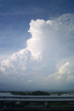 天竜川上流の入道雲