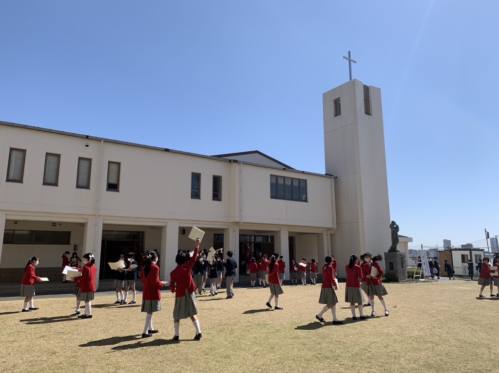 小学校の卒業式が行われました 聖母被昇天学院同窓会