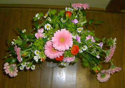2級:非対称形の花嫁の花束