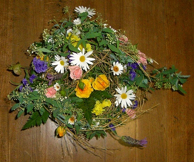ドームの生花のアレンジメント