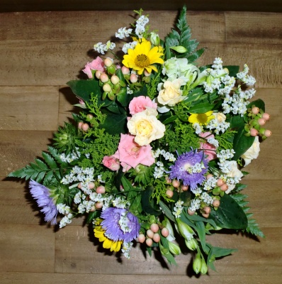 2級:モダン 装飾的花束
