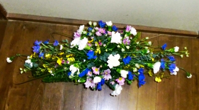 1級:弓形の生花アレンジメント