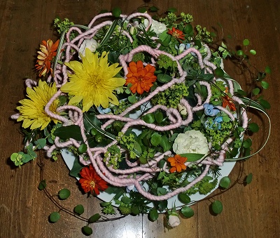 添え物の生花のアレンジメント(変移)
