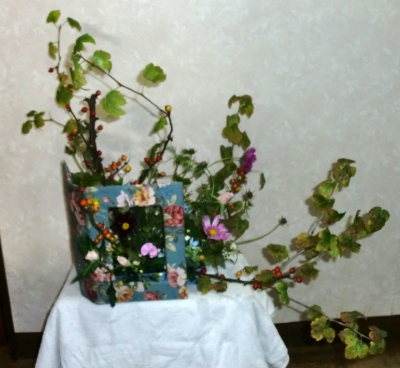 フレームを使った生花アレンジ