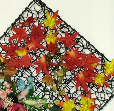 秋色の壁飾り(造花)