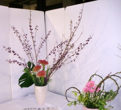 聖カタリナ大学の華道部の個性あふれる作品2012