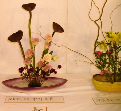 聖カタリナ大学の華道部の個性あふれる作品2012