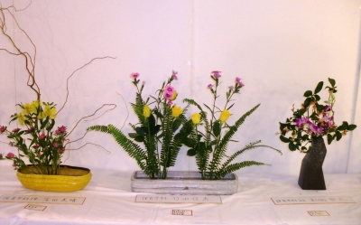 聖カタリナ大学の華道部の個性あふれる作品2012