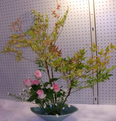 聖カタリナ大学の華道部の個性あふれる作品2012