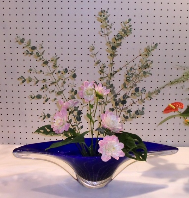 聖カタリナ大学の華道部の個性あふれる作品2012