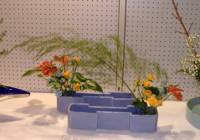 聖カタリナ大学の華道部の個性あふれる作品2012