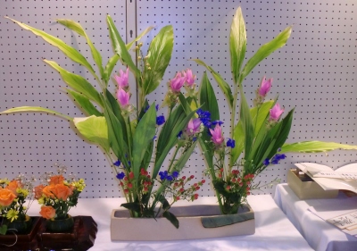 聖カタリナ大学の華道部の個性あふれる作品2012