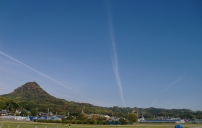 途中で実家に花材を取りに行く際に、キレイな写真が撮れたのでパチリです。