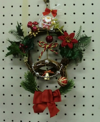 聖カタリナ大学華道部の生徒さんのクリスマスリース