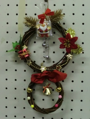 聖カタリナ大学華道部の生徒さんのクリスマスリース
