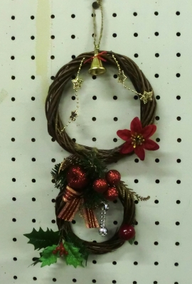 聖カタリナ大学華道部の生徒さんのクリスマスリース