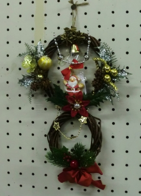 聖カタリナ大学華道部の生徒さんのクリスマスリース