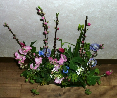 器を作る葉物で生花アレンジメント