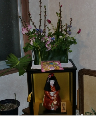 器を作る葉物で生花アレンジメント