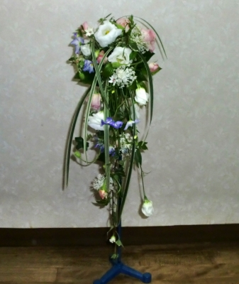 1級:流れるような花嫁の花束(ブーケ)