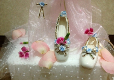 ディスプレイのバレリーナセットで生花アレンジメント