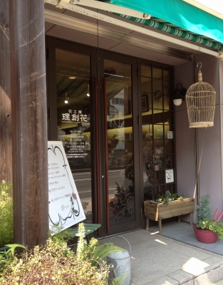 プリザーブドフラワーの体験教室をしました