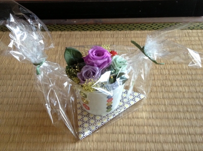 プリザーブドフラワーの体験教室をしました