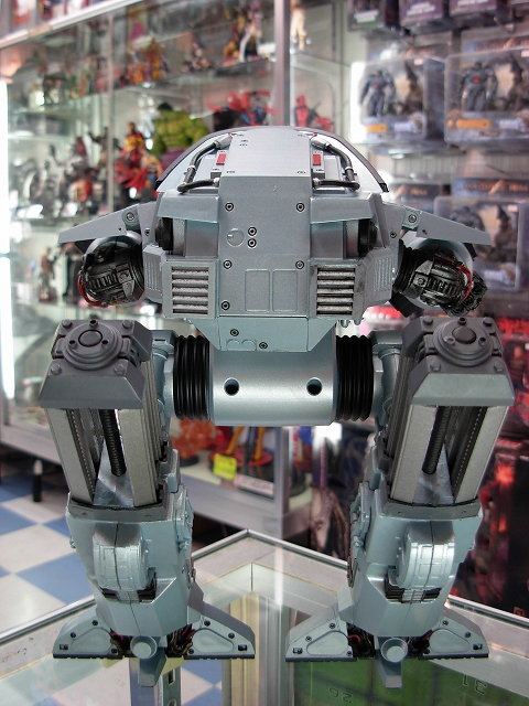 ネカの『ロボコップ/ ED-209 10インチ アクションフィギュア