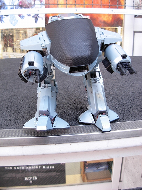 ネカの『ロボコップ/ ED-209 10インチ アクションフィギュア with