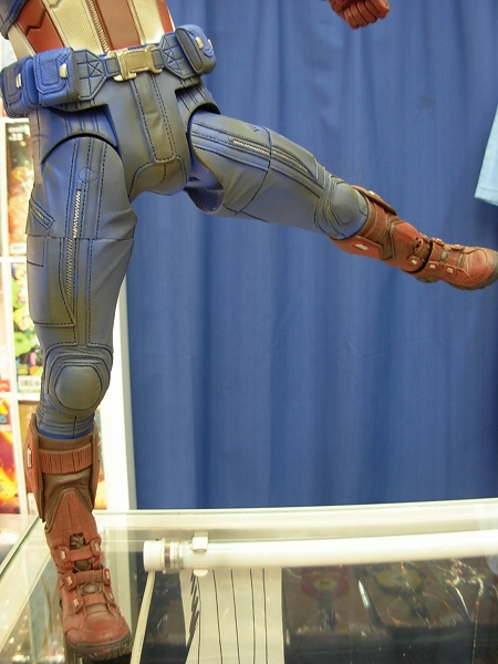 左から失礼!スティーヴ・ロジャースの「正義」が溢れんばかりのネカ『アベンジャーズ/ バトルダメージ キャプテン・アメリカ 1/4 アクション