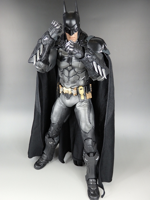 ネカ 1/4スケール アーカムナイト バットマン フィギュア 動かす度に惚れ直すネカ・バッツ再び！ビギンズ版からさらに