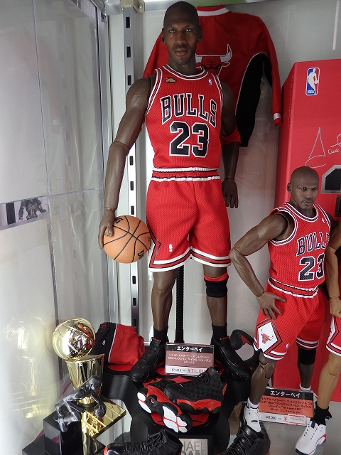 NBAのスーパースター！「マイケル・ジョーダン」がアクション