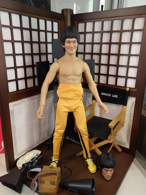 エンターベイ 死亡遊戯 監督 1/6 フィギュア ブルース リー 日本限定