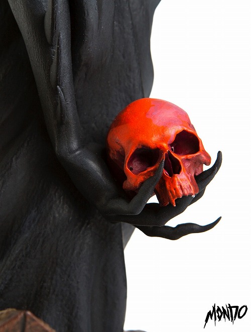 闇夜に浮かぶ血に飢えた姿…。モンドのアートコレクション新作に