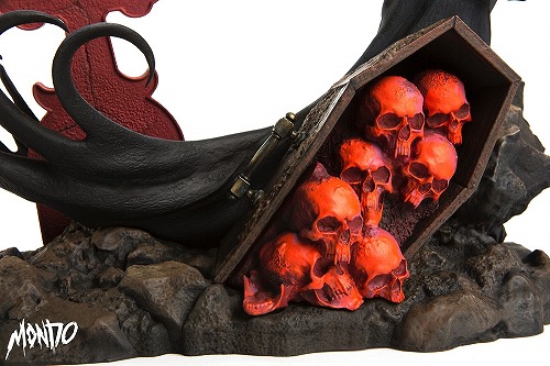 闇夜に浮かぶ血に飢えた姿…。モンドのアートコレクション新作に